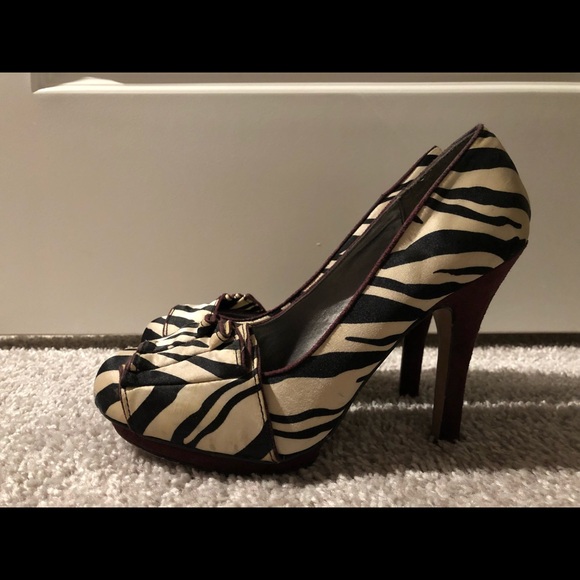 Madden Girl Round Toe Zebra Print Pumps - Picture 4 of 6